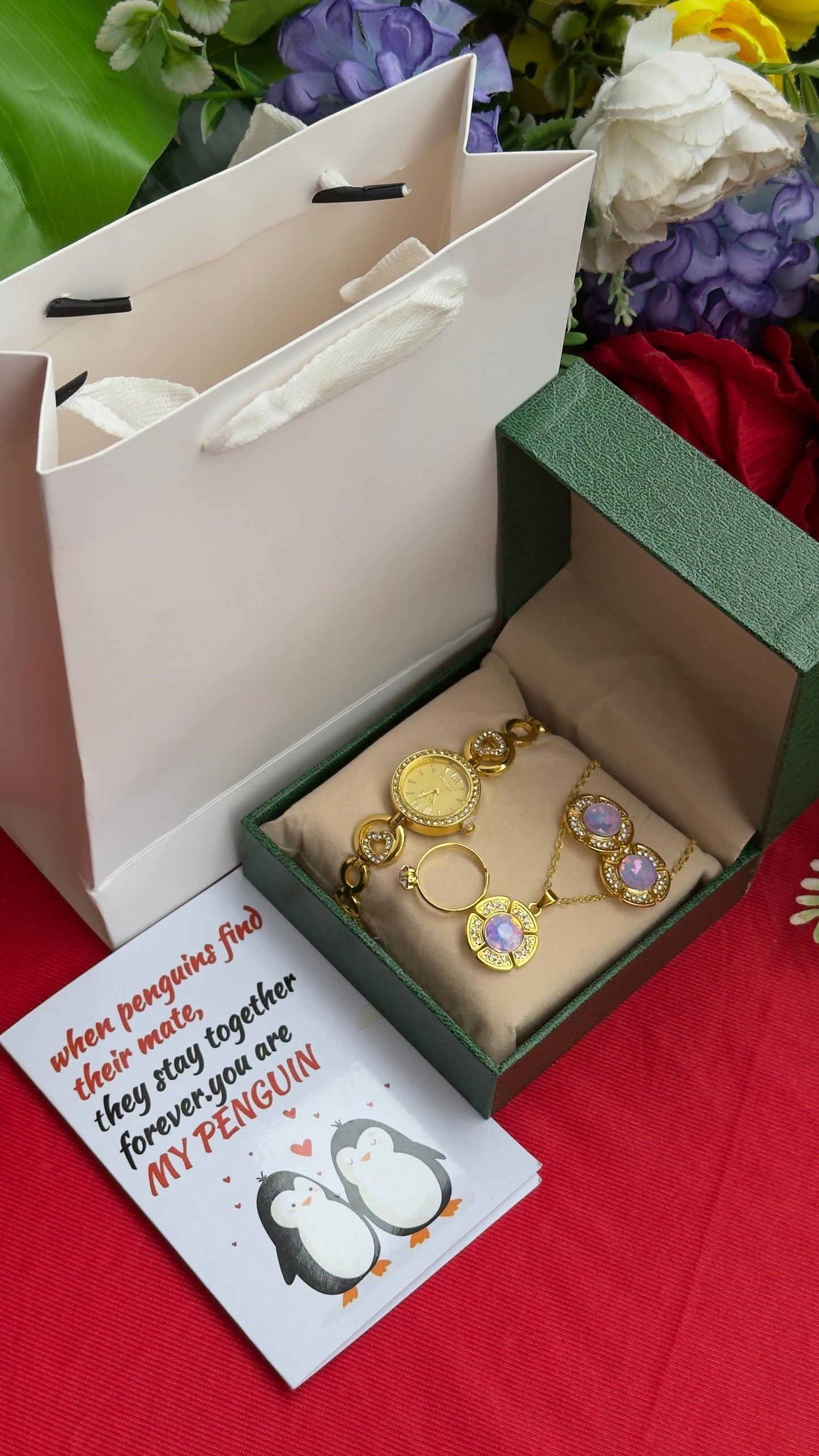 💕❤️VALENTINES LADIES GIFT SET💞👩‍❤️‍💋‍👩        ❣️Ladies Watch      ❣️Jewelry set