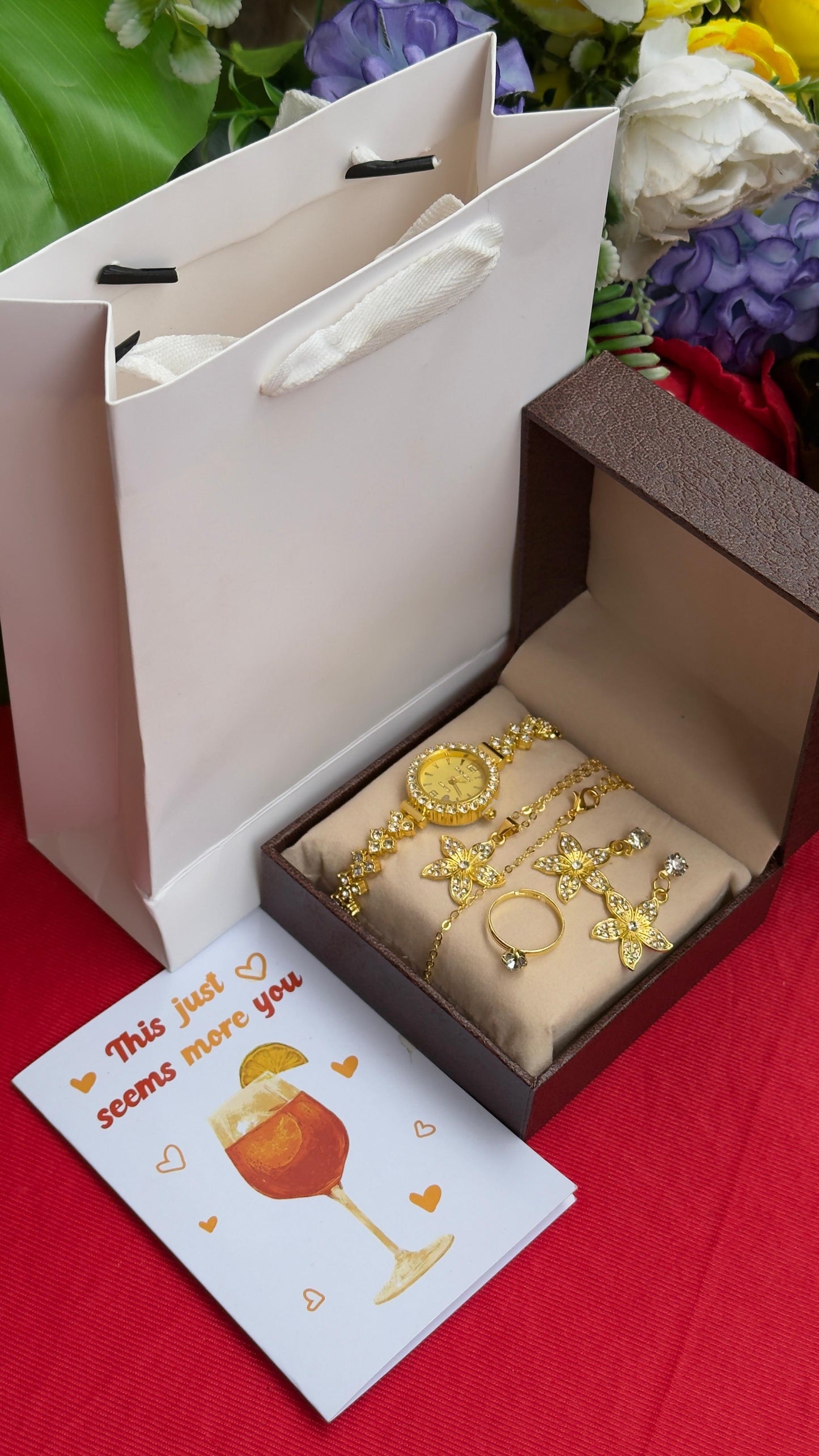 💕❤️VALENTINES LADIES GIFT SET💞👩‍❤️‍💋‍👩        ❣️Ladies Watch      ❣️Jewelry set