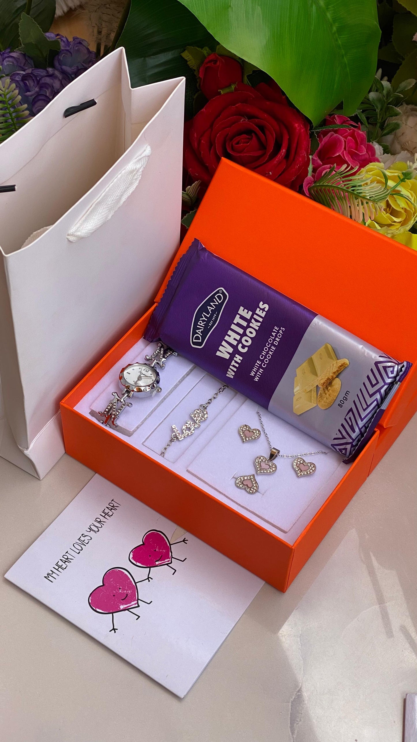 💕❤️VALENTINES LADIES GIFT SET 💞👩‍❤️‍💋‍👩            ❣️Watch      ❣️Necklace      ❣️Earrings     ❣️Ring     ❣️Bracelet     ❣️Chocolate Bar     ❣️Card & Bag