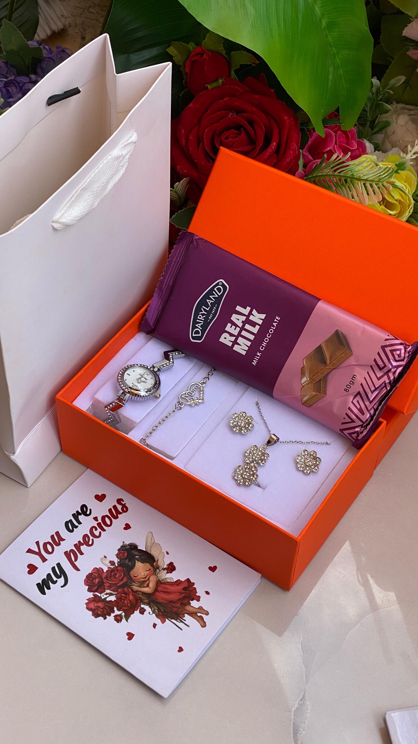 💕❤️VALENTINES LADIES GIFT SET 💞👩‍❤️‍💋‍👩            ❣️Watch      ❣️Necklace      ❣️Earrings     ❣️Ring     ❣️Bracelet     ❣️Chocolate Bar     ❣️Card & Bag